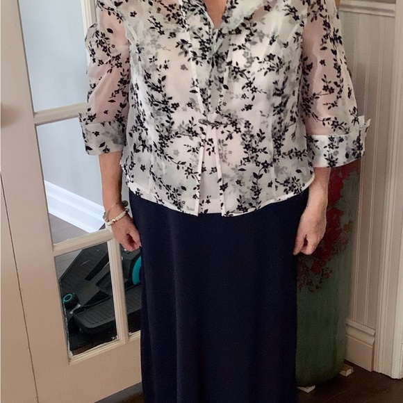 Mother of the Bride dress and jacket - Picture 7 of 12